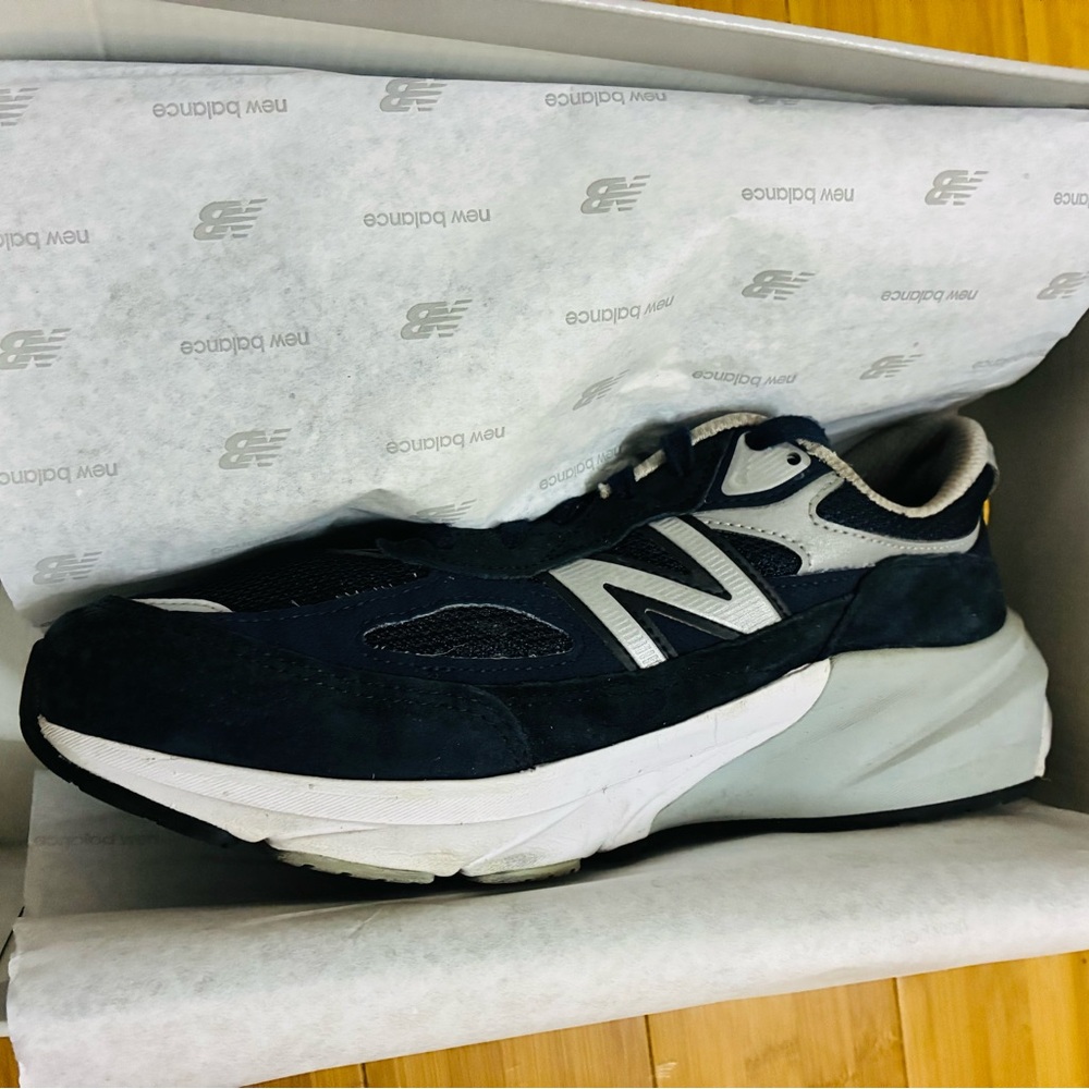 Men’s New Balance 990 v6 Navy blue and Gray Sneakers with Cushioned Midsoles